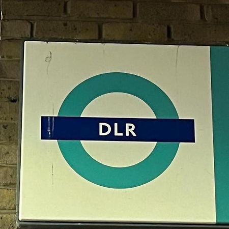 Luxurious Dlr Apartment London Exteriör bild