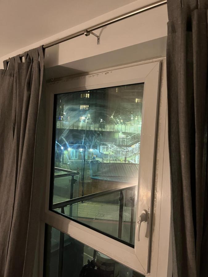 Luxurious Dlr Apartment London Exteriör bild