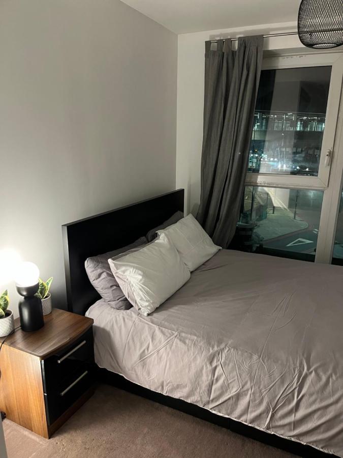 Luxurious Dlr Apartment London Exteriör bild