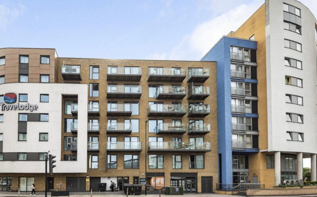 Luxurious Dlr Apartment London Exteriör bild