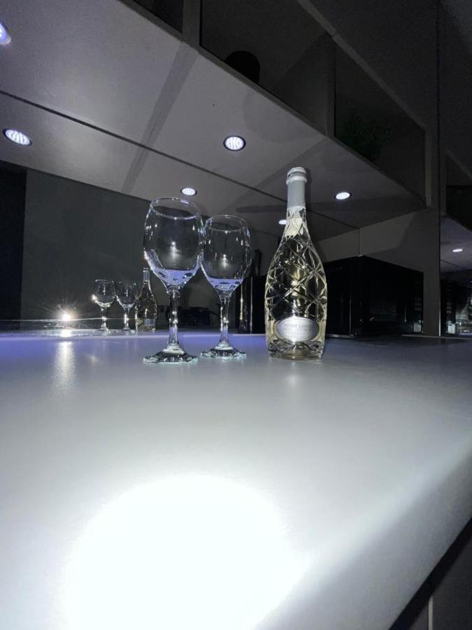 Luxurious Dlr Apartment London Exteriör bild